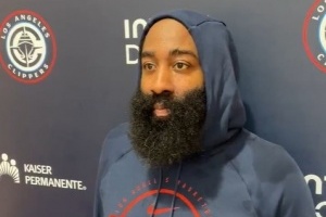 哈登：上赛季工作量过重 而现在我能有更多接球投机会 可以更高效