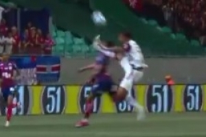 飞踢爆头对手染红！达尼洛：感觉没踢到对手脸，但我还是想道歉