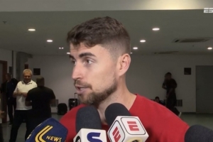 客场落败！若日尼奥吐槽球场：草皮状况太糟糕，球一直在弹跳