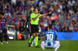 拉奥斯谈阿劳霍送点：很久没见这么离谱的误判了，对方双脚跳倒地