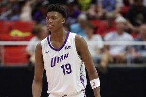 这个新秀很不错！5号秀贝利16中11拿到25分6板3助2断&第三节10分