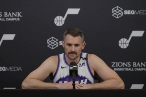 老将还是稳！乐福爵士生涯首秀 3投3中砍下12分6篮板2助攻