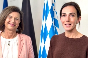 从政？穆勒妻子将在巴伐利亚州议会实习3天 主业仍是盛装舞步骑手