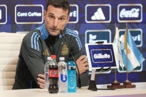 斯卡洛尼：迪马利亚提升了阿根廷足球层次，他配得上现在有的一切