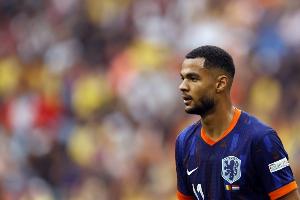 为荷兰打进17球，加克波国家队进球数追平古利特和奥维马斯