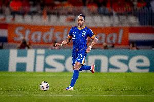 廷伯：能踢多个位置是我的优势之一；和范迪克搭档能让事情更容易