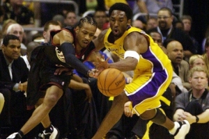 01年AI和18年老詹谁是更好的个人英雄主义？杨毅：AI OK是大小王