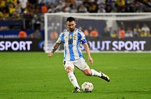 记者：梅西周一参加阿根廷训练，但他和帕斯是否首发仍存疑问