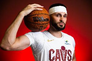 除了篮不准其他都还行！南斯10中2&罚球7中6得11分 抢5前板&3抢断