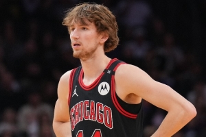 表现不俗！布泽利斯12投7中&罚球3中3 得到20分3板1助5帽