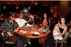 享受美好时光！安东尼社媒分享度假照片，本赛季5场1球1助