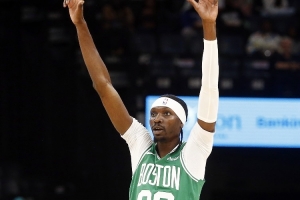 布歇谈球队氛围：这里的竞争激烈得像战争 我喜欢这种感觉