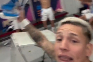 狂欢！阿根廷U20进入世青赛决赛，球员们在更衣室疯狂庆祝