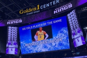 22年湖人威少客战国王曾被嘲讽 现场大屏幕称之为“本场最铁”