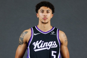 国王新秀克利福德：我们想把防守作为立身之本 但目前表现有差距