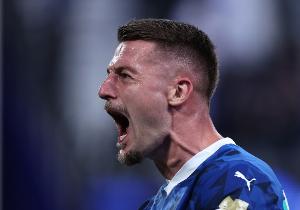 记者：新月正推动与米林科维奇续约，已奉上一份2028年到期新合同