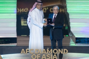 官方：2025年亚足联颁奖典礼，中国香港的霍震霆获亚洲之钻奖