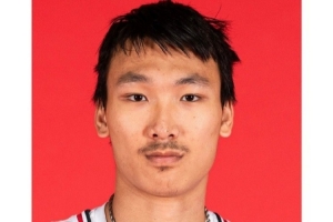 略显沧桑！媒体人晒淡厚然NCAA新赛季的媒体照