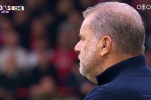 被群嘲！跟队：诺丁汉森林、切尔西球迷看台上共同嘲讽澳波将下课