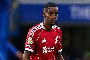 邮报：伊萨克踢水晶宫第84分钟被换下，因AI工具显示他有受伤风险