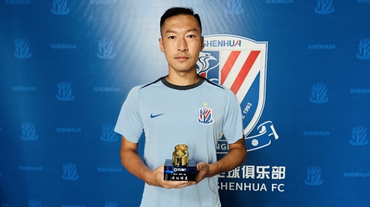 直播吧中超最佳|吴曦再次领奖！36岁队长率申花前行 书写老将传奇