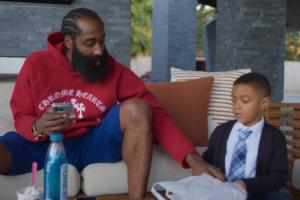 哈登：我爸没怎么陪伴过我 所以我尽量多陪陪我儿子