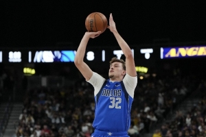 快进两年？比尔-西蒙斯：弗拉格在进攻端像生涯第三年的塔图姆