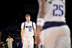 超高阵容！独行侠季前赛防守效率97.1 高居联盟第一