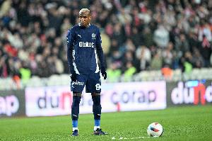 ESPN：塔利斯卡对穆帅离任感到失望，想离开费内巴切返回巴西踢球