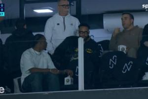 桑托斯门将出击被判点，内马尔非常不满：巴西必须提高裁判水平！