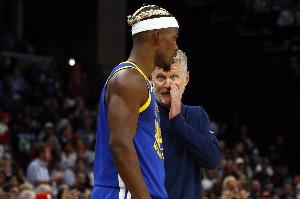 巴特勒16罚16中！科尔：他在场上就是能控制比赛 他从不失误