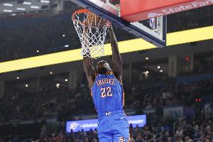 首发表现不错！华莱士10投5中得到14分7板5助4断