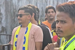 影响力！很多印度球迷身穿利雅得胜利球衣来到球场