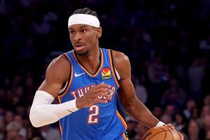 亚历山大35+5+5+2+2场次上双 比肩詹&登&字母 成为现役第四人