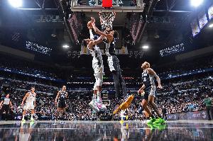 外星人大战希腊怪兽！NBA经纪人按捺不住：文班VS字母什么时候？