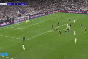 终于破僵！维尼修斯1v3突破射门中柱， 贝林厄姆补射收获赛季首球