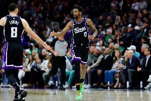 双枪！拉文上半场13中9砍下22分1板1助 蒙克6中5得到13分2助