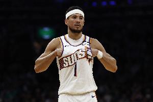 扛起球队！布克19中10砍下31分5板3助1断