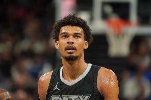 皮尔斯：文班是杜兰特和字母哥的结合体 若保持健康或成联盟最强