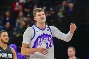 怎么投怎么进！爵士上半场三分命中率高达57.1% 把快船投懵了