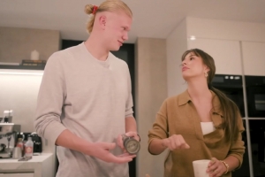 好甜哈兰德说女友踢球像吉格斯，女友嘲笑哈兰德盘带不行