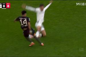 吓人！韩国归化中场卡斯特罗普凶狠飞铲迪亚斯 裁判看VAR后判直红