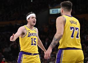 艾顿：东契奇里夫斯非常愿意了解我的打法 前者像保罗后者像布克