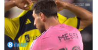 叕光膀子了！每场例行环节，赛后梅西与穆赫塔尔交换球衣