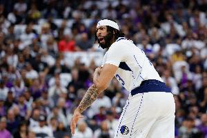 非常可以！浓眉半场12投6中得16分8板 得分篮板皆全队最高