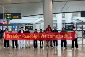 德甲常规赛得分王！浙江男篮晒新外援布兰登-兰道夫接机照