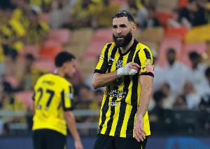 躺平等退休?37岁本泽马仅联赛首轮破门+缺勤5场 年薪1亿合同剩1年