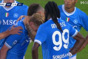 伤情很不妙德布劳内点射时受伤，直接被队医搀扶下场