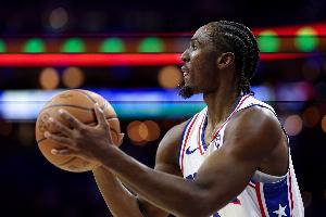 高效发挥！马克西首节三分6投4中 砍下12分2篮板4助攻