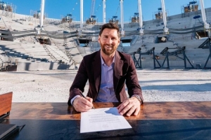 帅气！梅西社媒晒续约+比赛照片：多么美好的一周，感谢一切